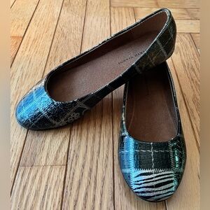 ROBERTO VIANNI Leather-Lined Black Flats with Striking Asymmetrical Pattern